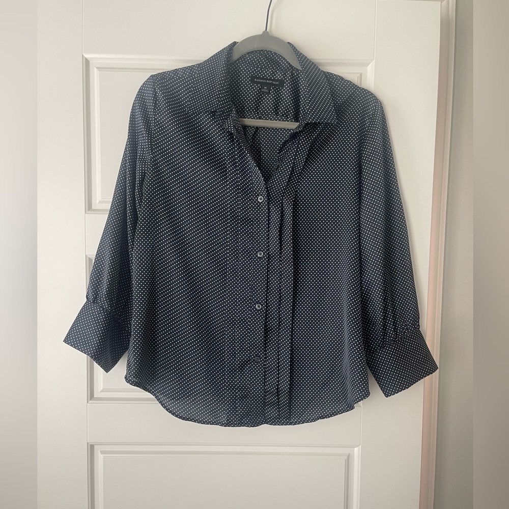 Banana Republic button down top Size Medium